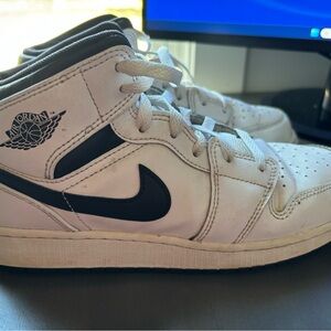 Boys 6.5Y Nike Air Jordans 1 (white/black)